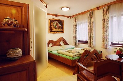 Meble drewniane do sypialni lozko unikatowe artystyczne, aranzacja wnetrz. #3021
