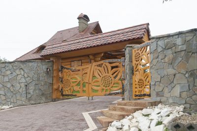 70111-Wjazdowa-brama-drewniana-i-furtka-z-motywem-slonecznika